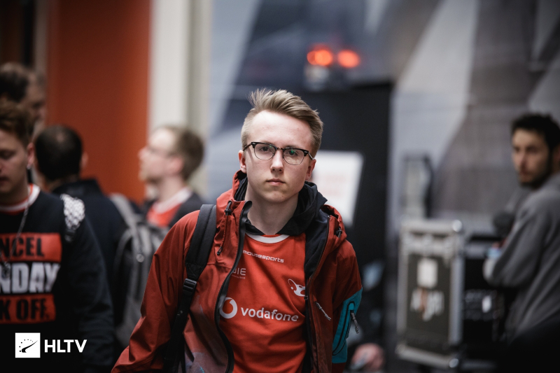 面对三后卫 面对三后卫